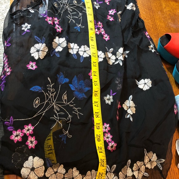PM3  tahari sheer blouse embroidered floral design - Picture 8 of 8